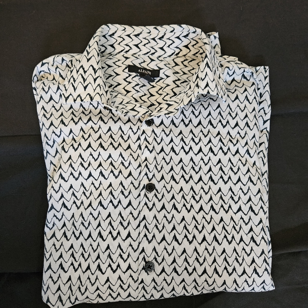 White and navy wave pattern, button up shirt, alfani, small